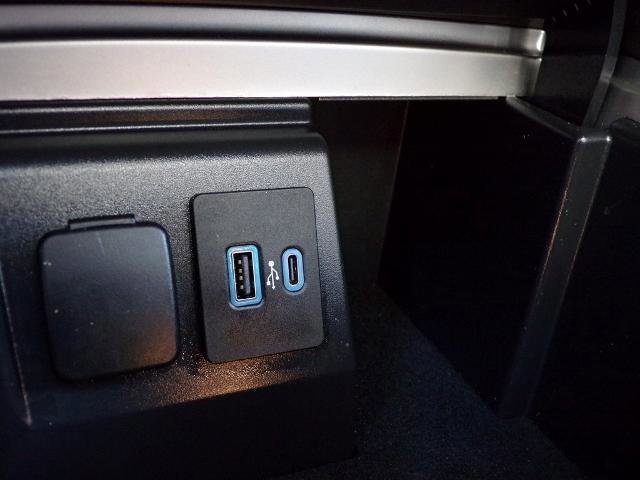 Certified 2021 Ford Explorer Platinum w/ Equipment Group 601A image 23