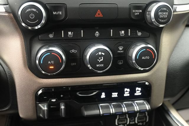 Used 2019 RAM 1500 Laramie AWD/4WD image 12