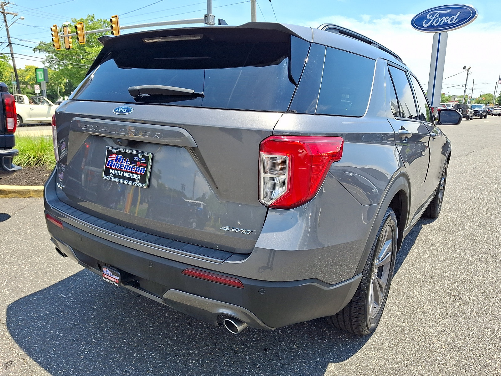 Certified 2023 Ford Explorer XLT w/ Equipment Group 202A AWD/4WD image 10