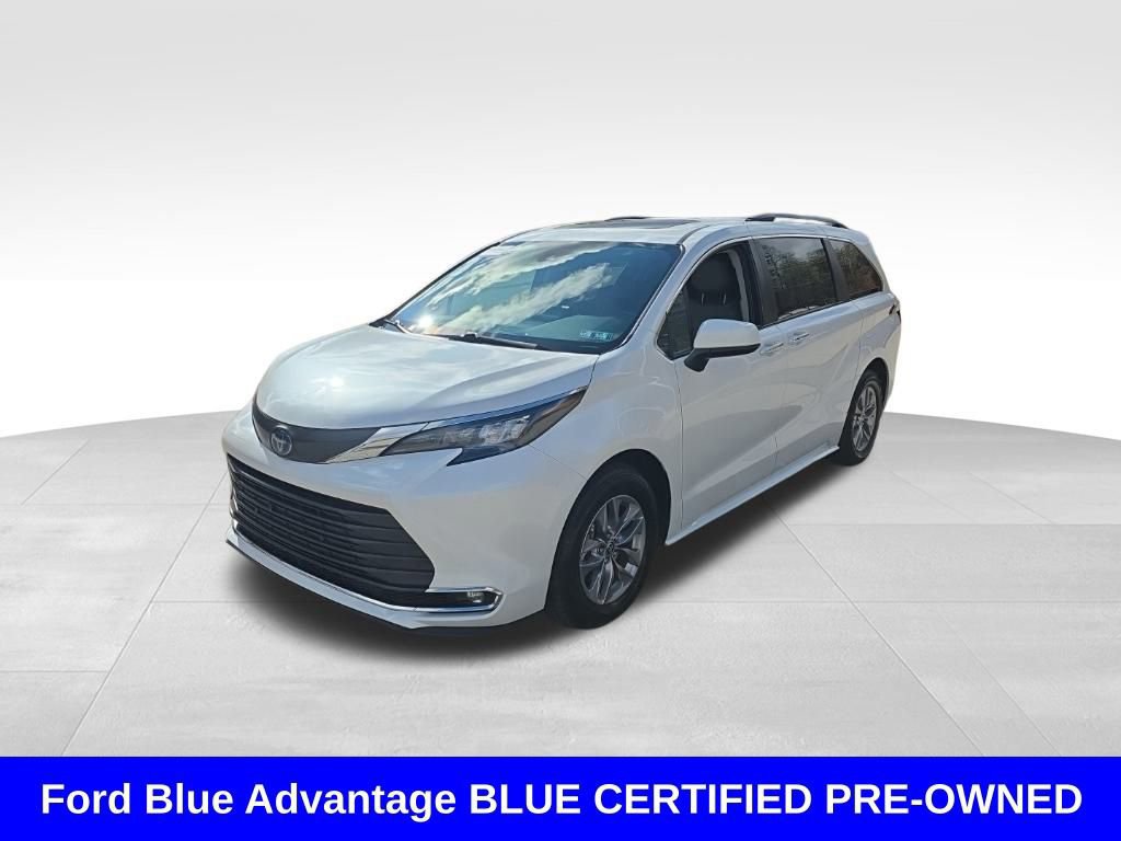 Used 2024 Toyota Sienna XLE image 7