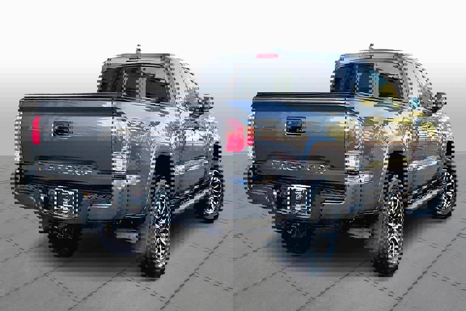 Used 2022 Toyota Tacoma TRD Sport w/ TRD Premium Sport Package image 3