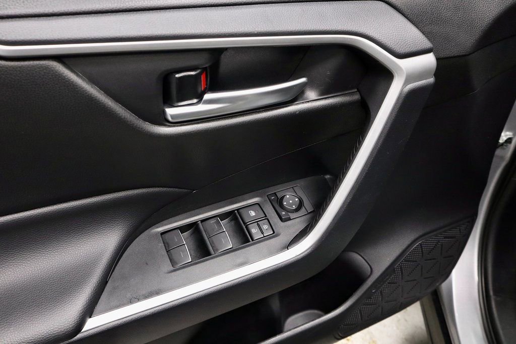 Used 2025 Toyota RAV4 XLE image 22