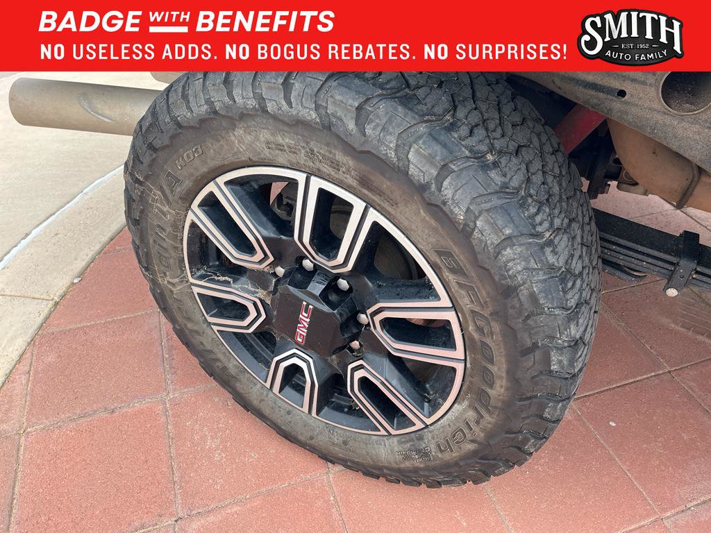 Used 2023 GMC Sierra 2500 AT4 w/ AT4 Premium Plus Package AWD/4WD image 9