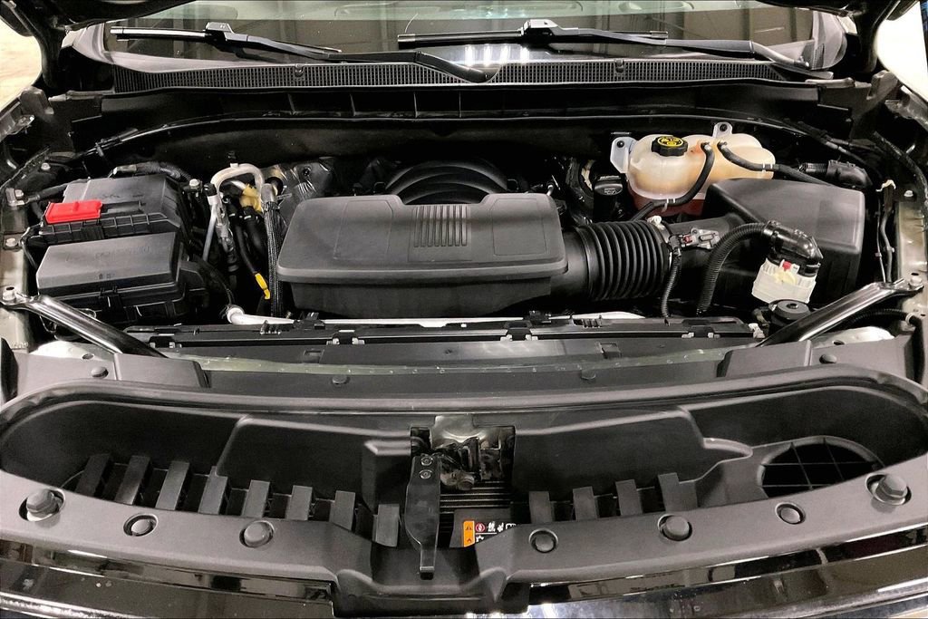 Used 2023 Chevrolet Suburban Premier image 12