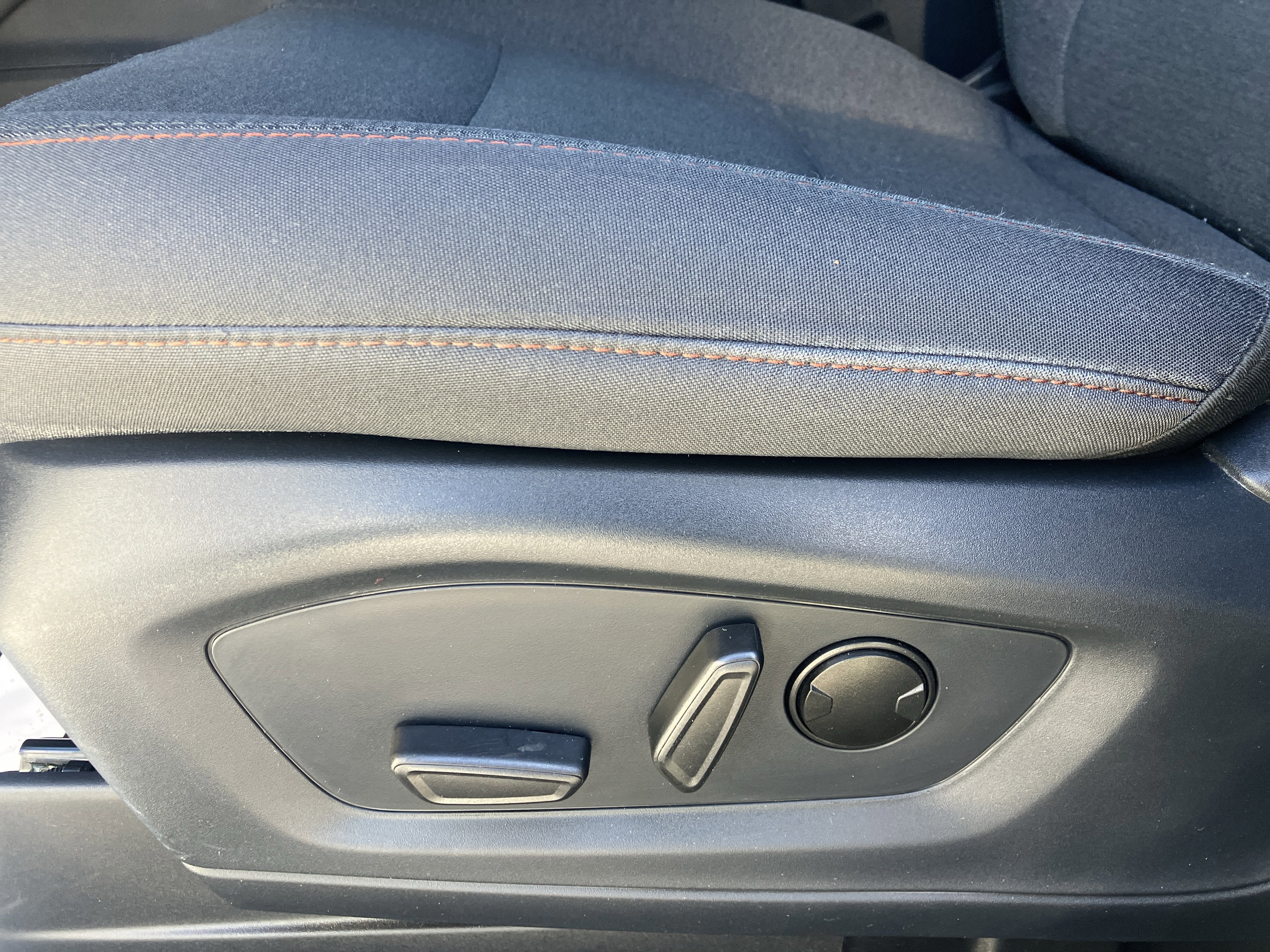 Certified 2025 Ford Explorer Active image 18