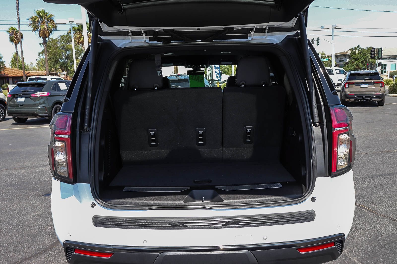 Used 2022 Chevrolet Tahoe RST w/ Luxury Package RWD image 26