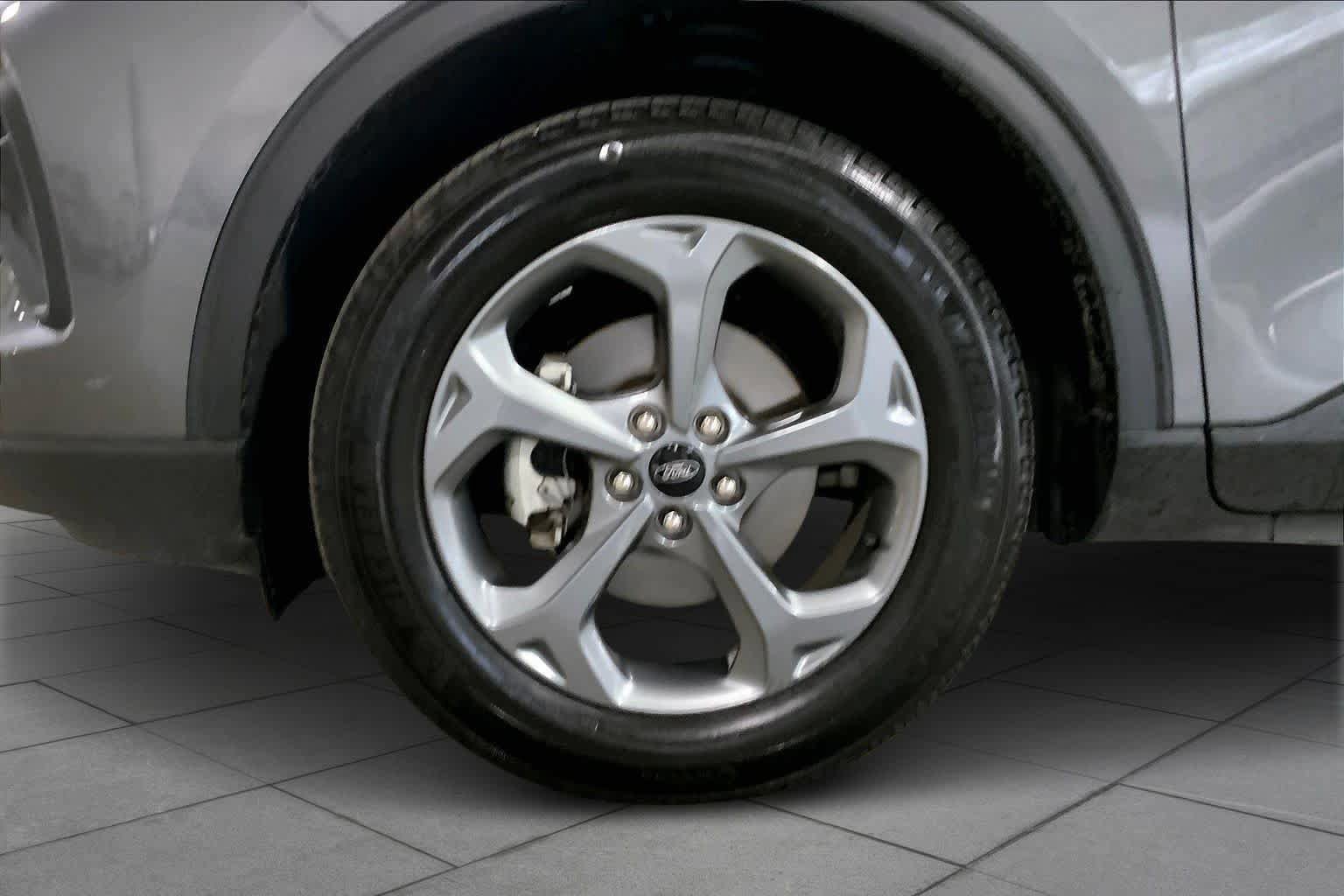 Certified 2025 Ford Escape ST-Line AWD/4WD image 13