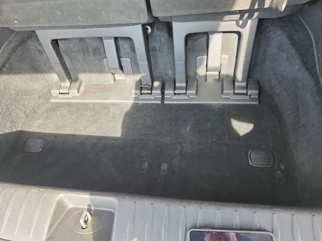 Used 2023 Kia Carnival LX image 48