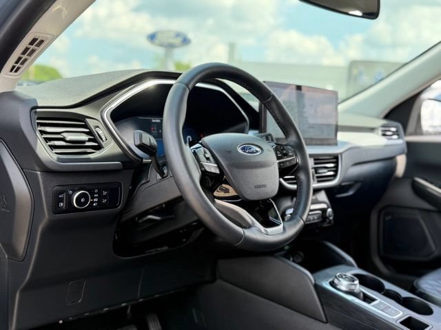 Certified 2024 Ford Escape Platinum w/ Premium Technology Package AWD/4WD image 11