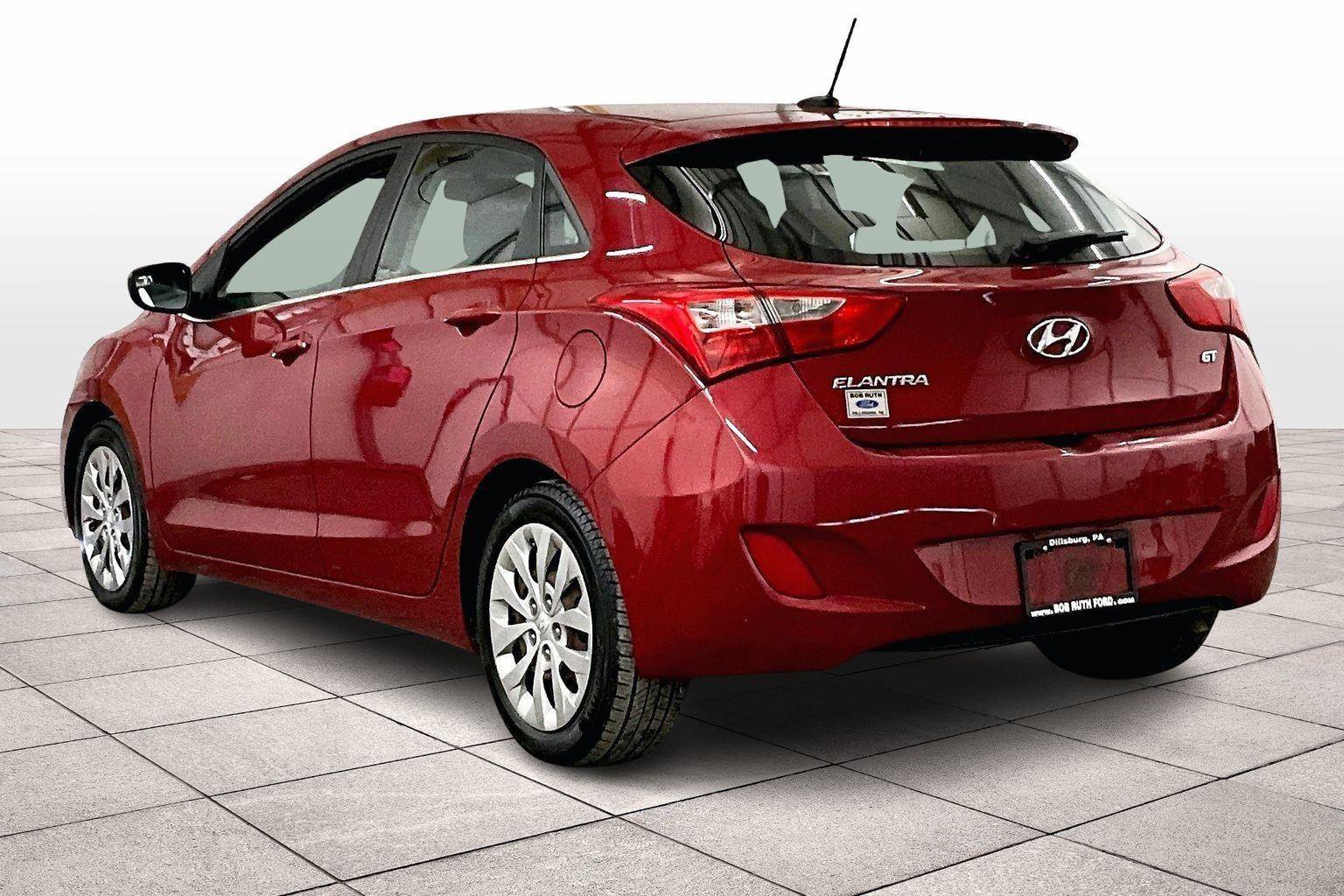 Used 2017 Hyundai Elantra GT image 4