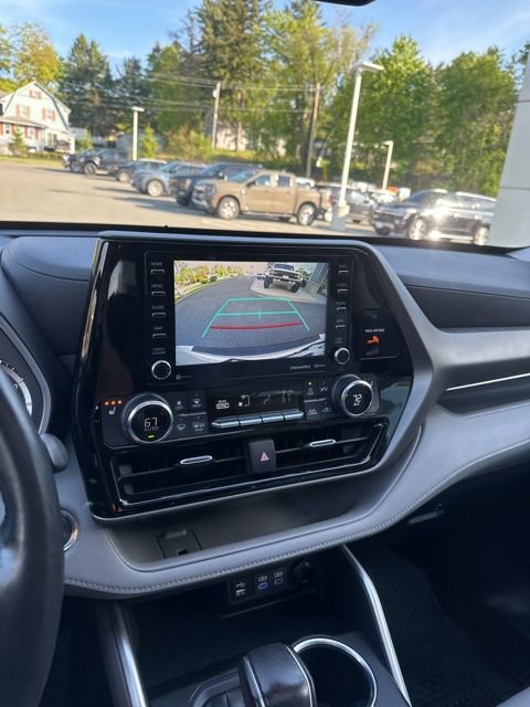 Used 2022 Toyota Highlander XLE AWD/4WD image 31