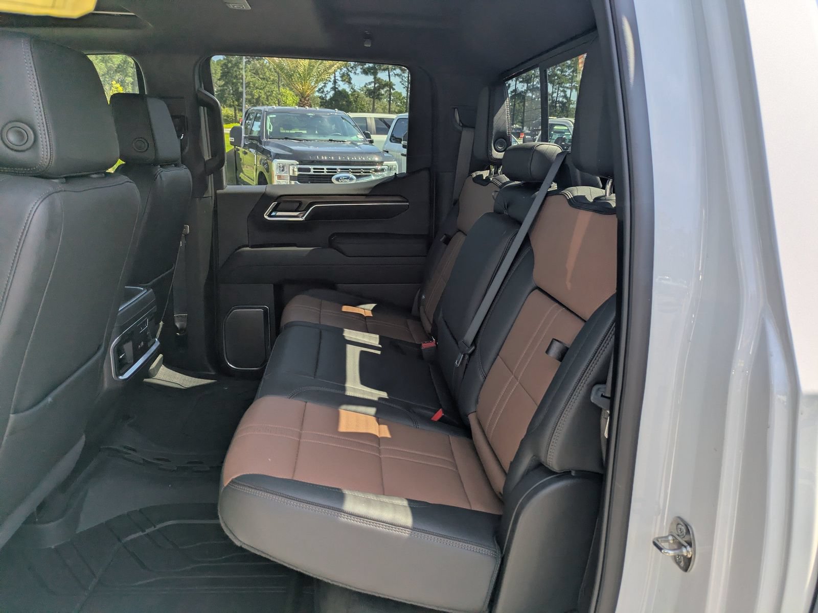 Used 2024 Chevrolet Silverado 1500 High Country w/ High Country Premium Package AWD/4WD image 8