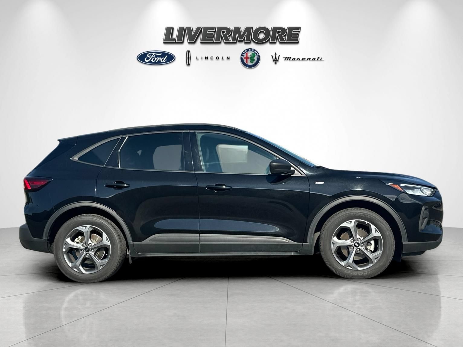 Certified 2025 Ford Escape ST-Line FWD image 2