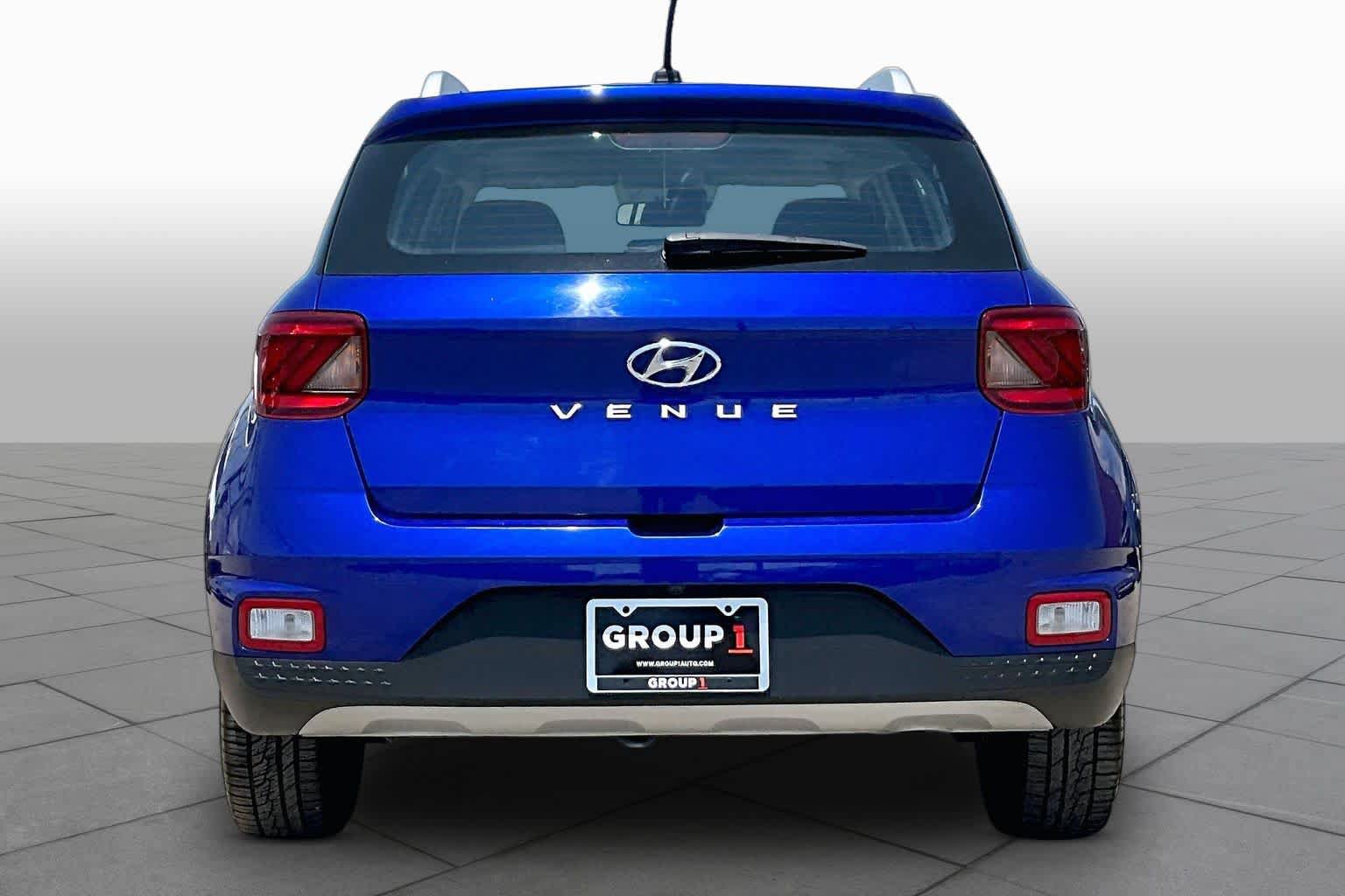 Used 2024 Hyundai Venue SEL FWD image 5