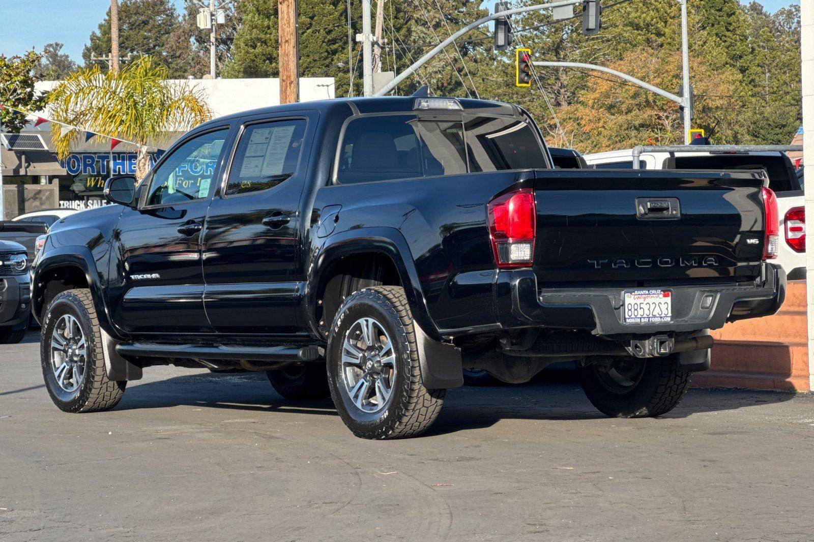 Used 2019 Toyota Tacoma TRD Sport image 26