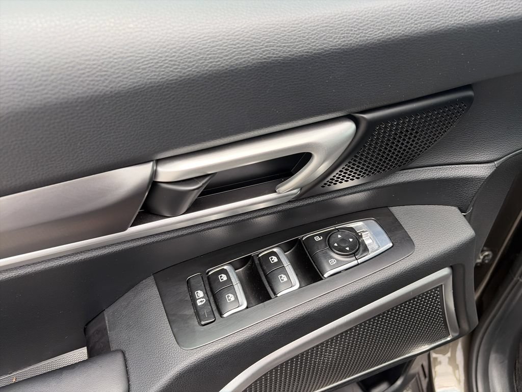 Used 2025 Kia Telluride S FWD image 18