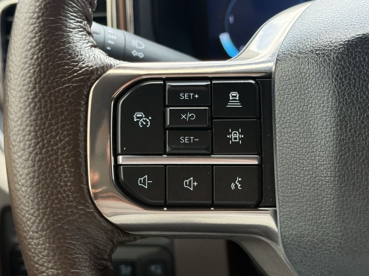 Certified 2025 Ford F250 King Ranch w/ FX4 Off-Road Package AWD/4WD image 14