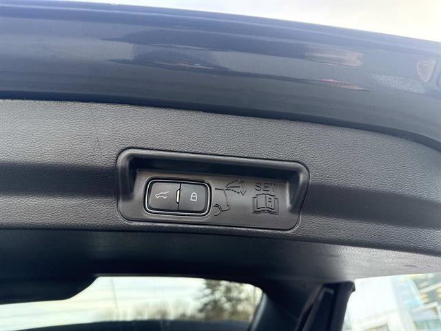 Certified 2022 Ford Explorer XLT w/ Equipment Group 202A image 8