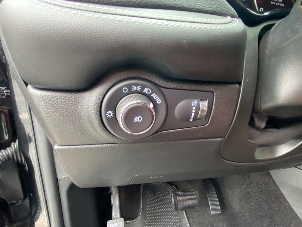 Used 2022 Dodge Durango SRT w/ Technology Group AWD/4WD image 12