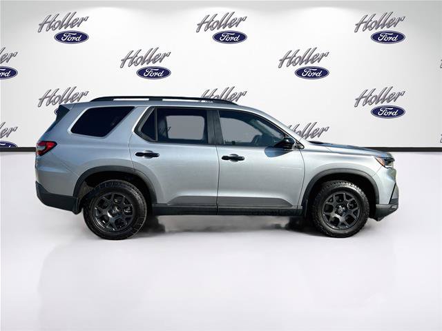Used 2025 Honda Pilot TrailSport image 9