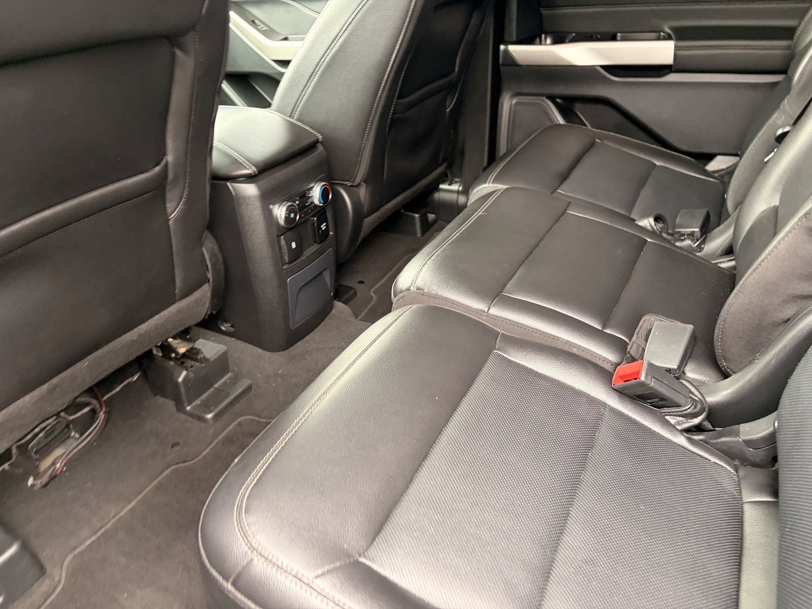 Certified 2023 Ford Explorer Limited w/ Hybrid Equipment Group 310A RWD image 14