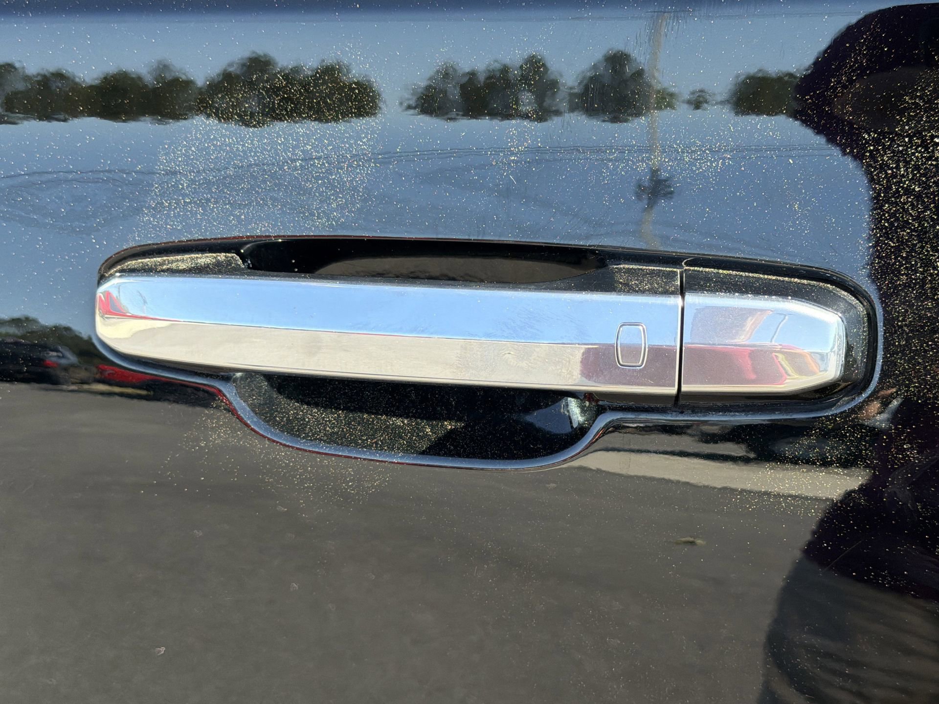 Used 2020 Cadillac Escalade Luxury w/ Escalade Sport Edition AWD/4WD image 39