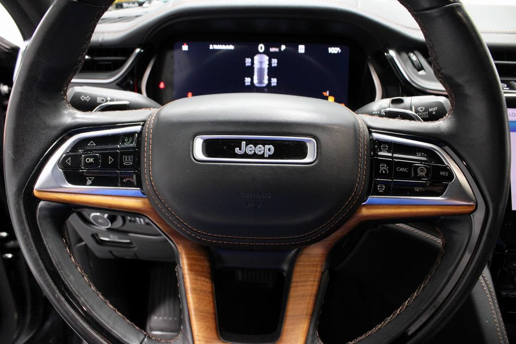 Used 2024 Jeep Grand Cherokee Summit AWD/4WD image 32