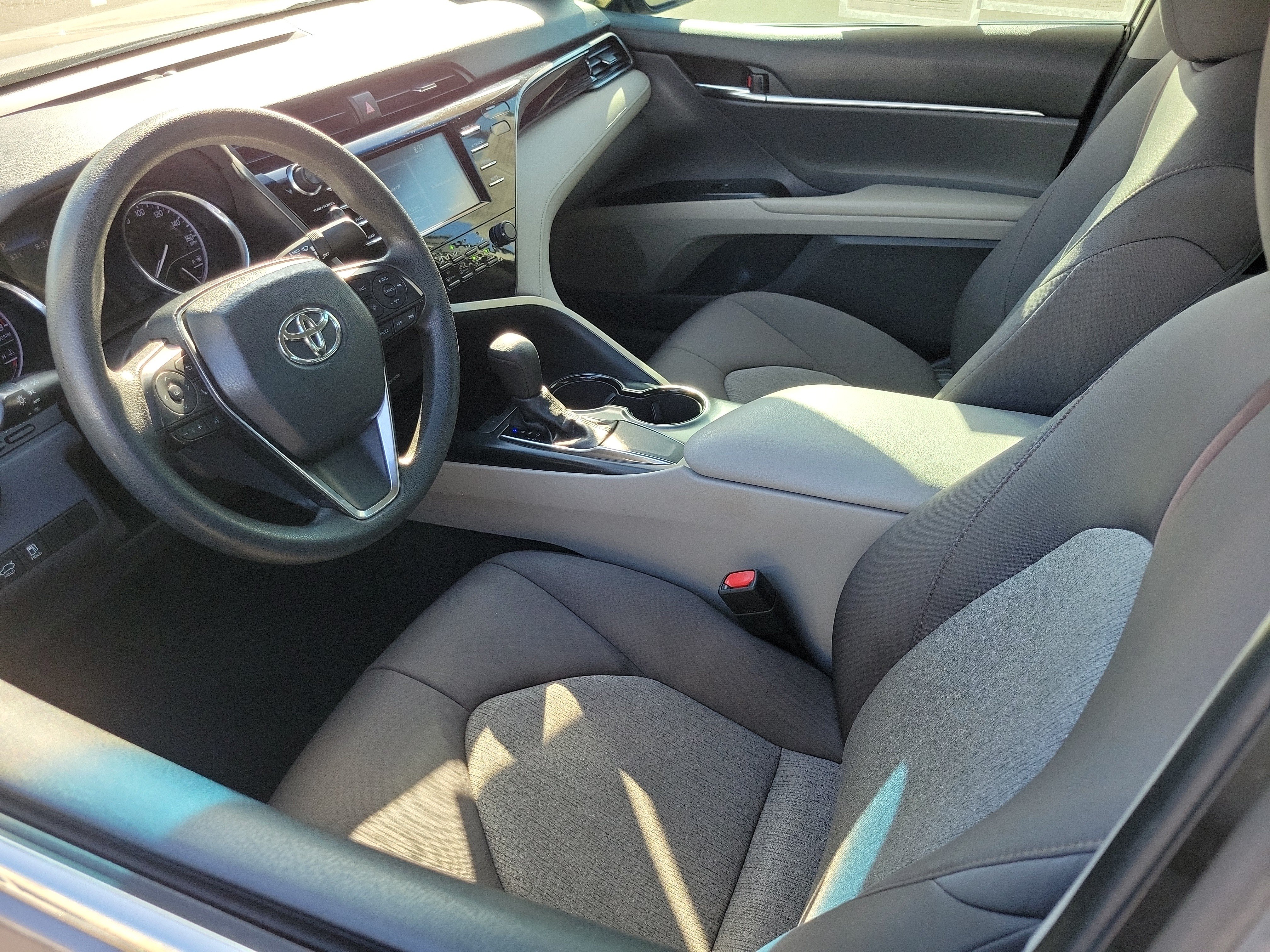 Used 2019 Toyota Camry LE FWD image 3