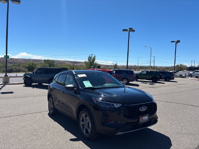Certified 2025 Ford Escape ST-Line AWD/4WD image 7