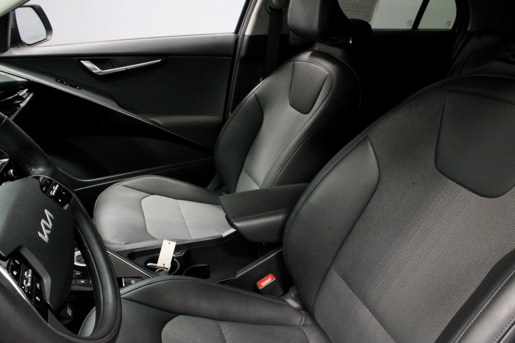 Used 2023 Kia Niro EX w/ EX Cold Weather Package FWD image 23