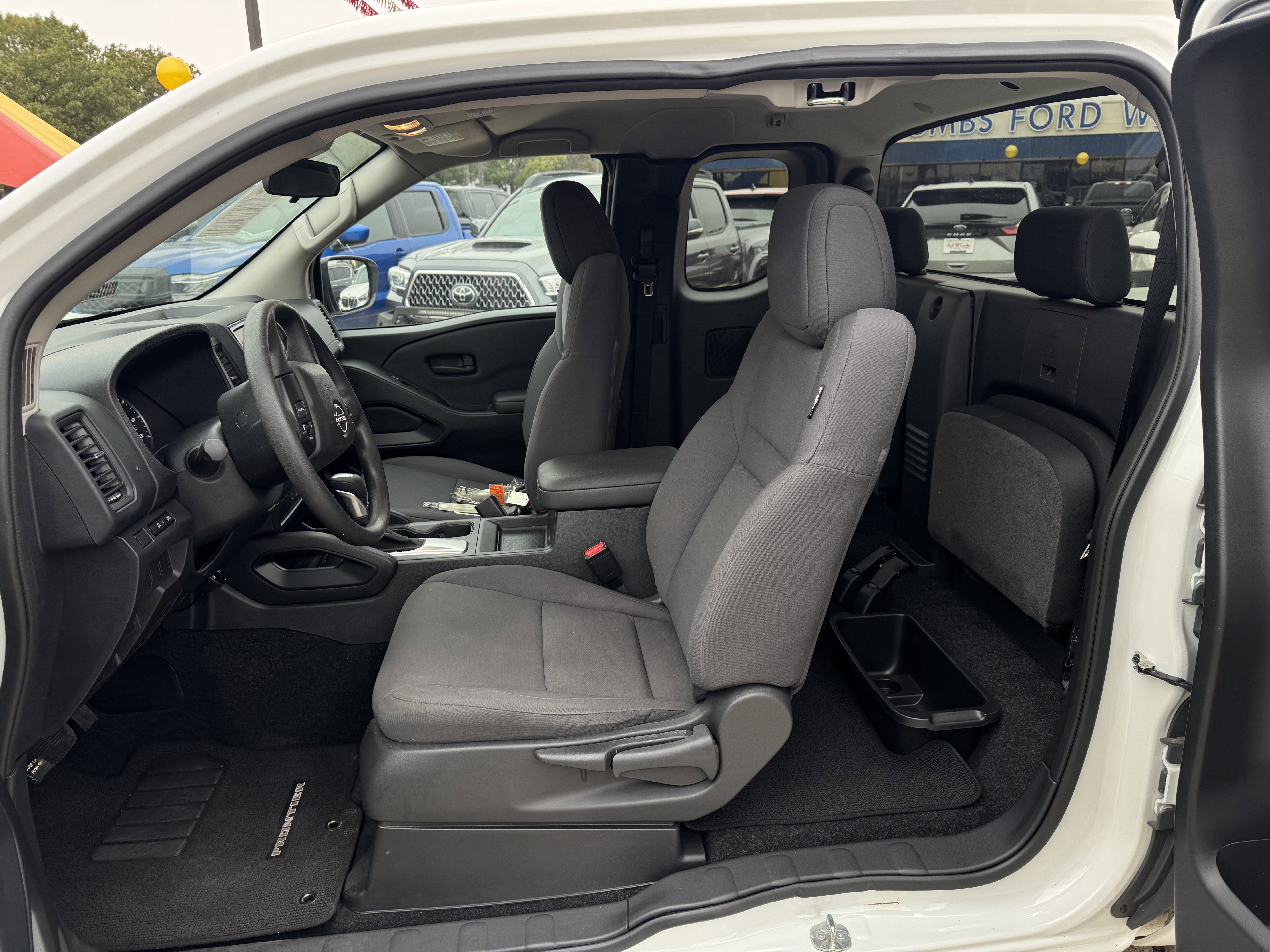 Used 2023 Nissan Frontier S image 11