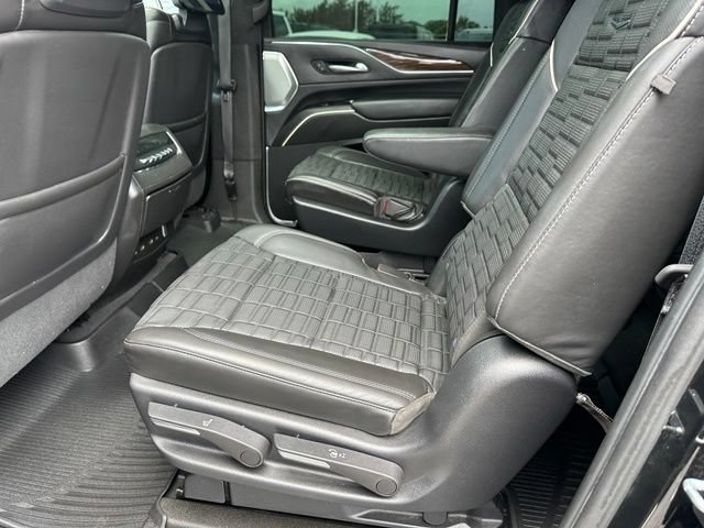 Used 2021 Cadillac Escalade ESV Sport Platinum AWD/4WD image 16