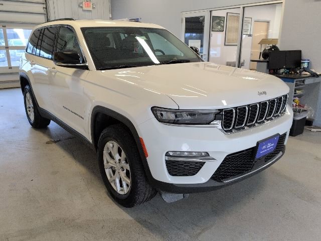 Used 2023 Jeep Grand Cherokee Limited AWD/4WD image 7