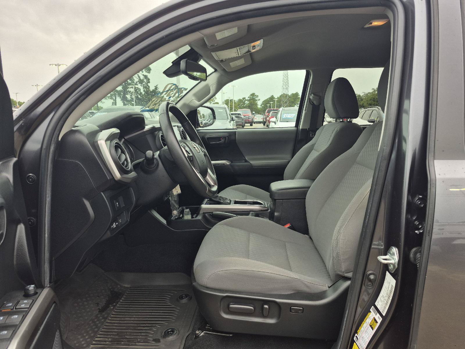 Used 2022 Toyota Tacoma SR5 RWD image 2