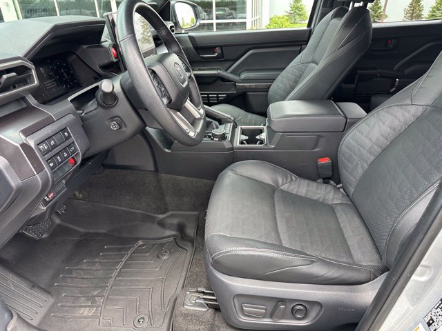 Used 2025 Toyota 4Runner TRD Off-Road Premium AWD/4WD image 17