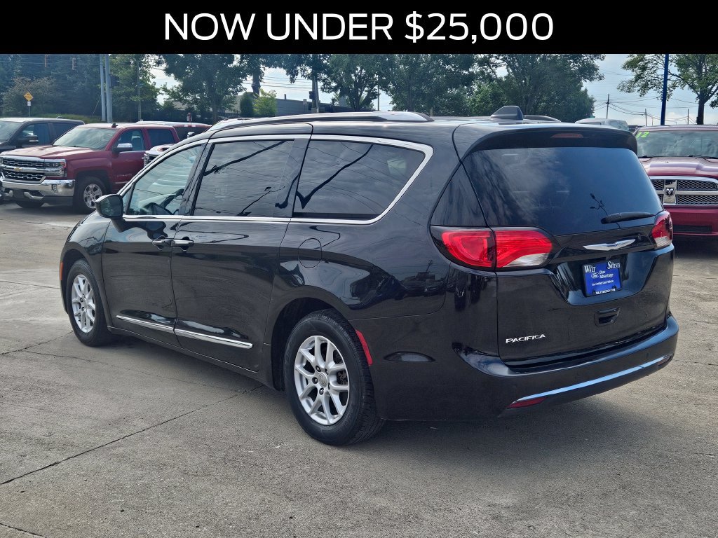 Used 2020 Chrysler Pacifica Touring-L FWD image 3