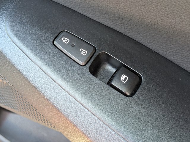 Used 2023 Kia Seltos S w/ Navigation Package FWD image 36