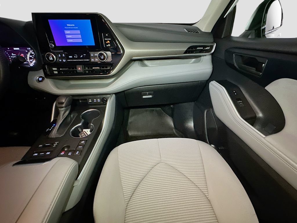 Used 2023 Toyota Highlander L AWD/4WD image 32