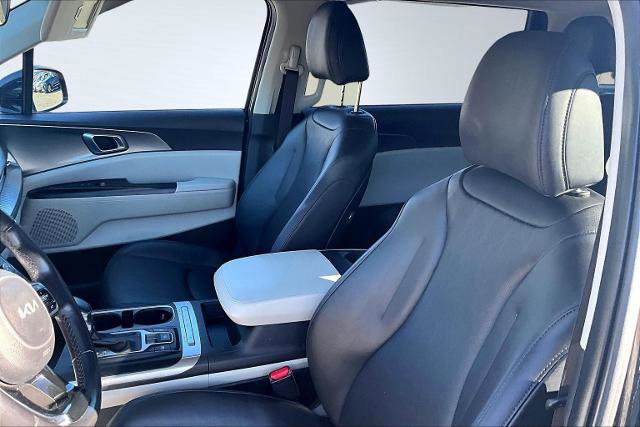 Used 2022 Kia Carnival LX image 27