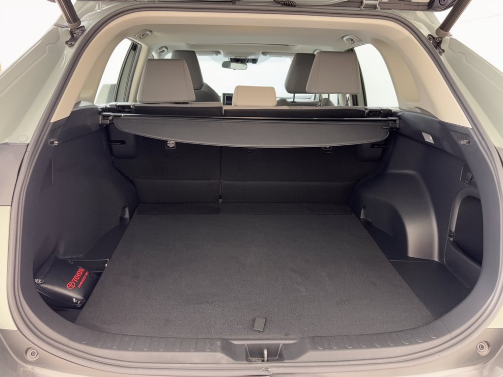 Used 2021 Toyota RAV4 XLE w/ Convenience Package AWD/4WD image 28
