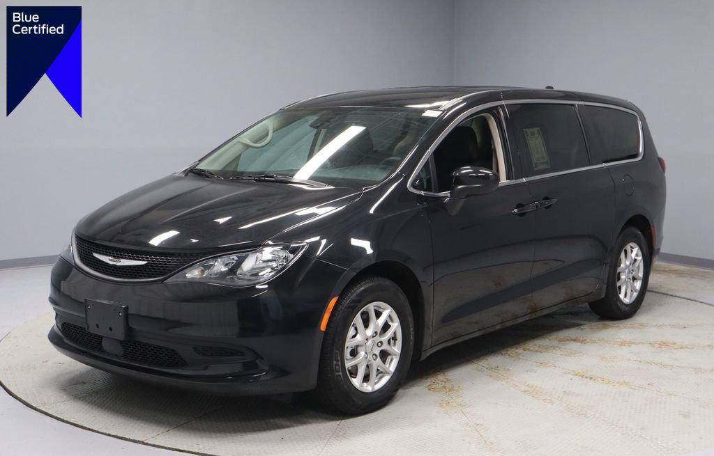 Used 2023 Chrysler Voyager LX FWD image 1