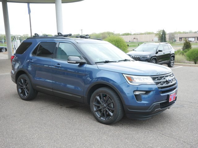Certified 2018 Ford Explorer XLT w/ Equipment Group 202A AWD/4WD image 3