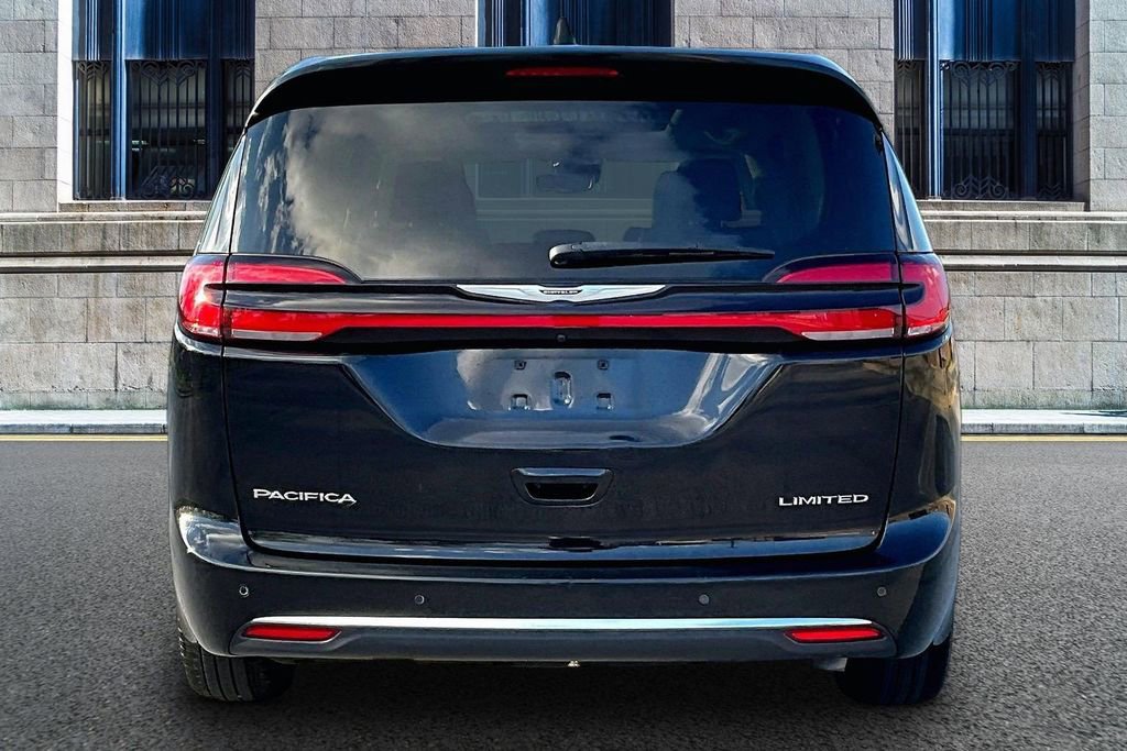Used 2024 Chrysler Pacifica Limited FWD image 4