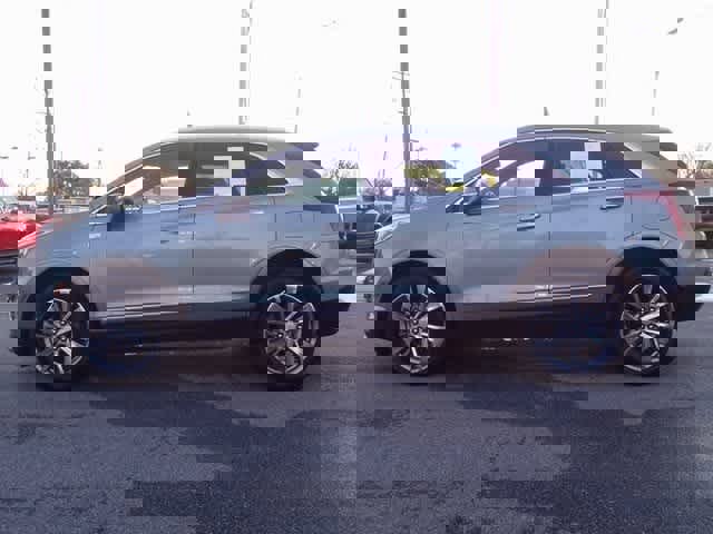 Used 2023 Cadillac XT5 Premium Luxury image 2