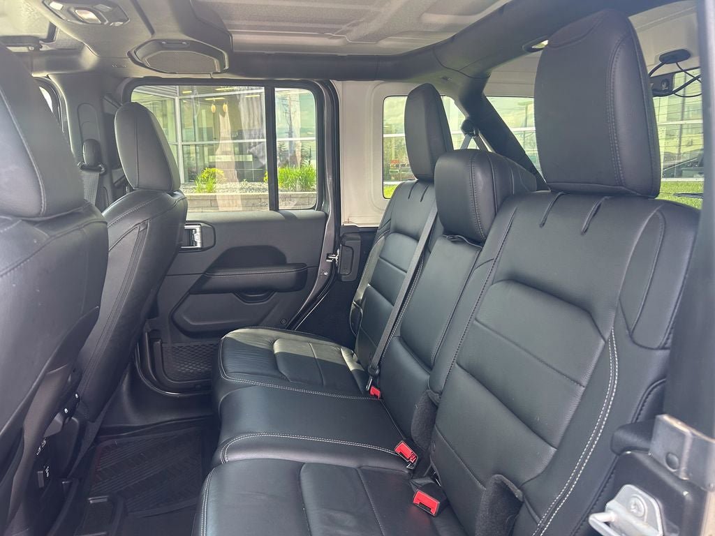 Used 2018 Jeep Wrangler Unlimited Sahara AWD/4WD image 14
