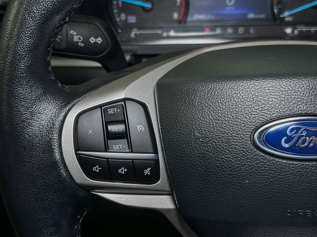 Certified 2022 Ford Explorer XLT w/ Equipment Group 202A AWD/4WD image 36