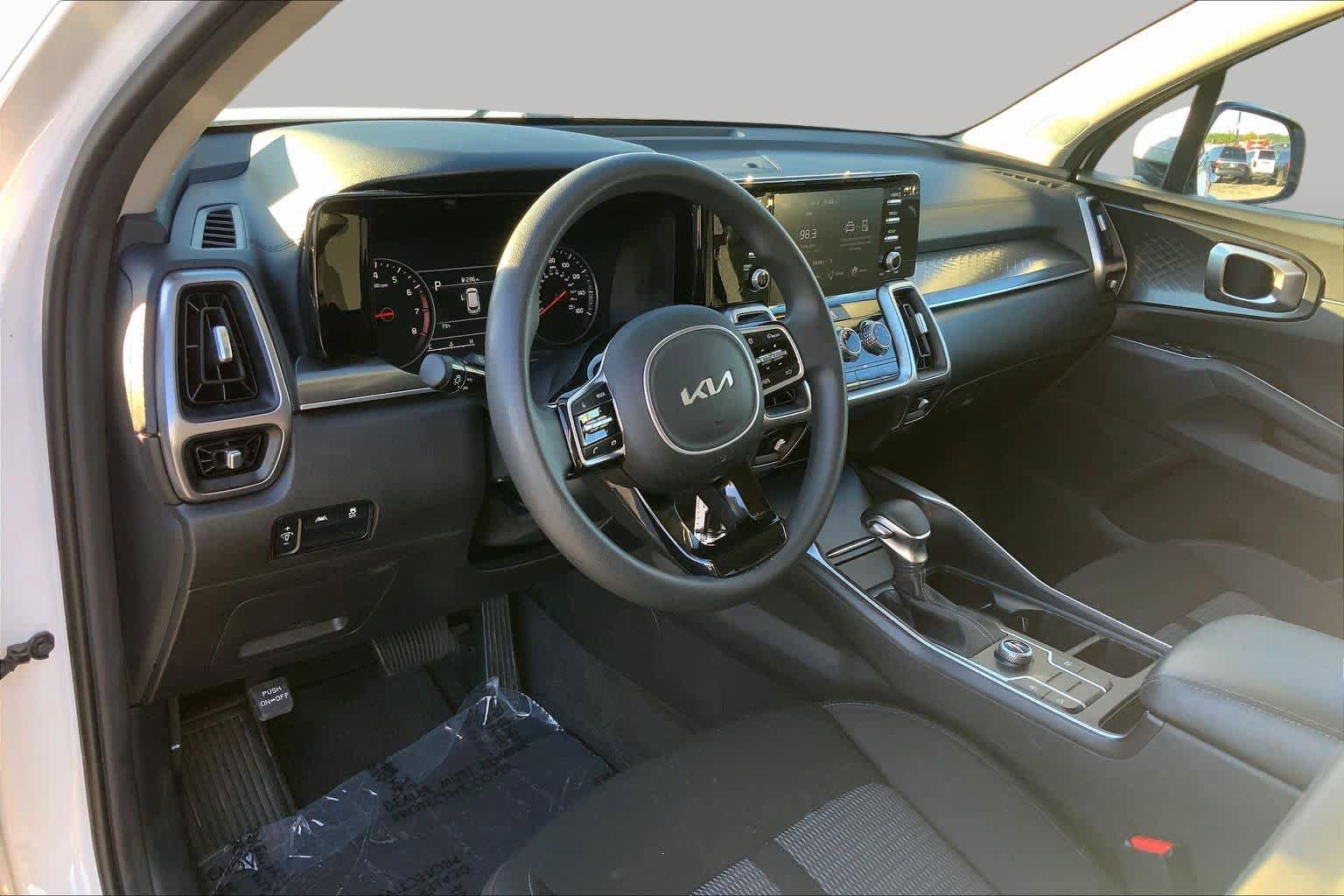 Used 2023 Kia Sorento LX FWD image 16