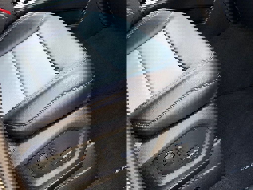 Certified 2022 Ford Explorer XLT w/ Equipment Group 202A image 15