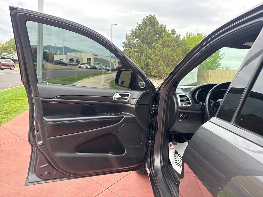 Used 2018 Jeep Grand Cherokee Altitude AWD/4WD image 11