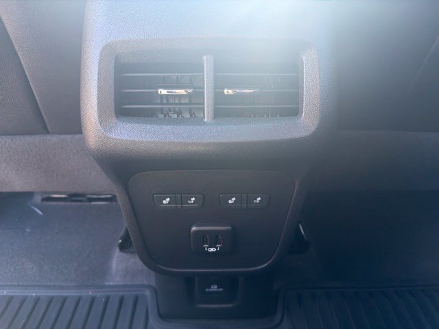 Used 2024 Chevrolet Equinox Premier AWD/4WD image 38